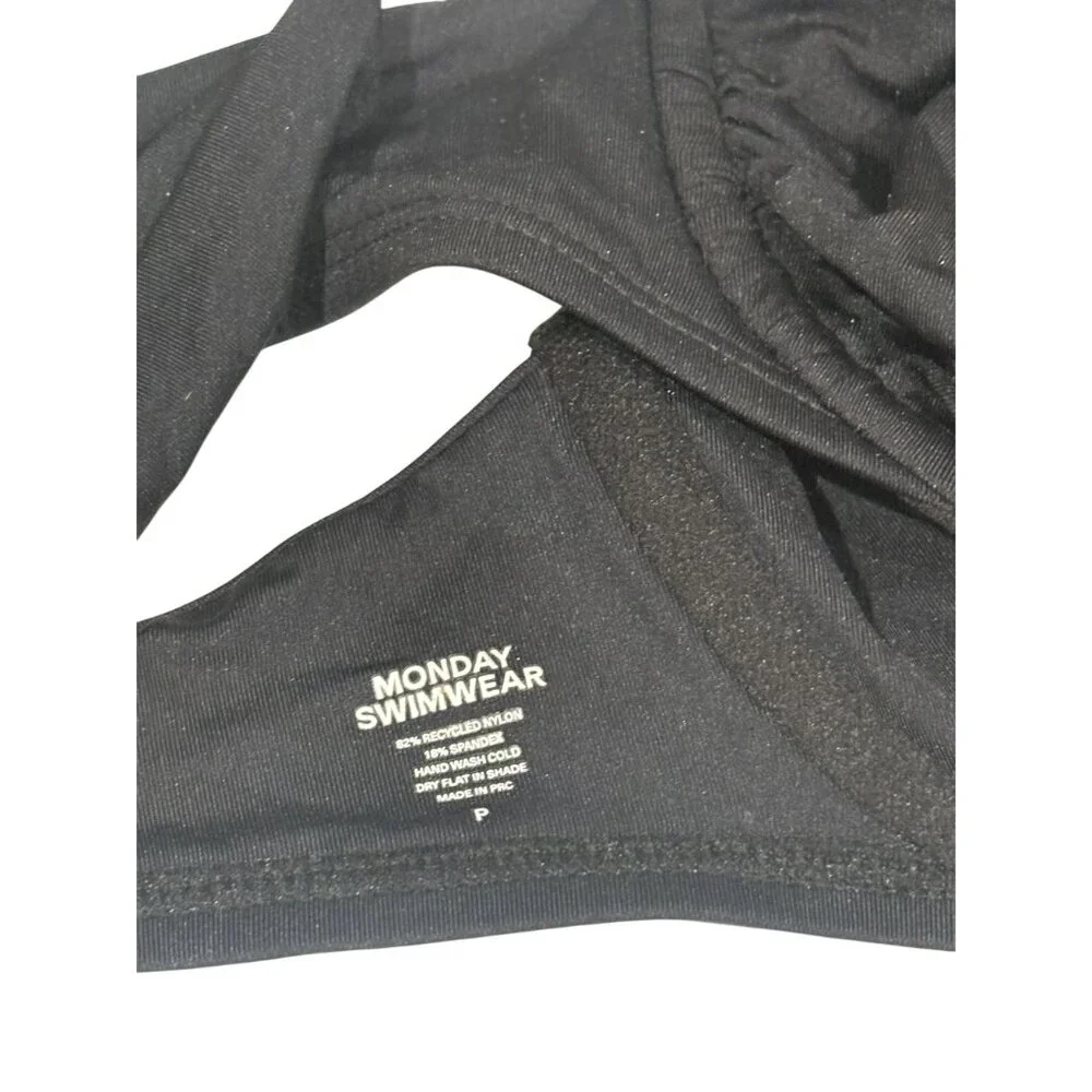 MONDAY Swimwear Malibu Bikini Top in Black